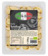 Frische Tortelloni mit Spinat und Pinienkernen